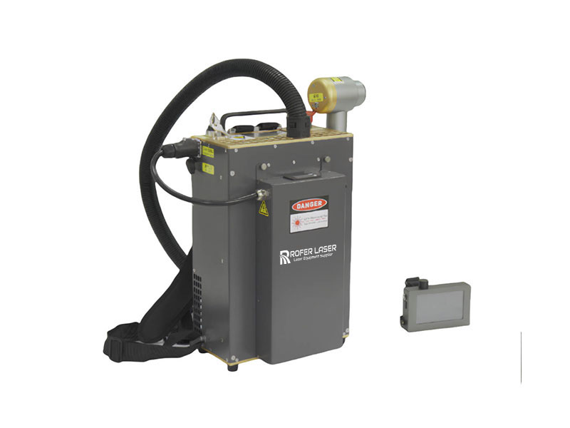 آلة تنظيف الليزر النبض على ظهره